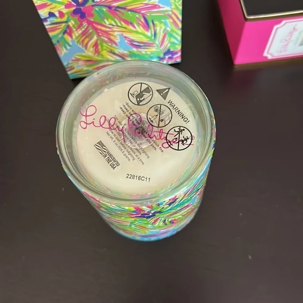 LILLY PULITZER Island Time 8 oz Soy Blend NEW